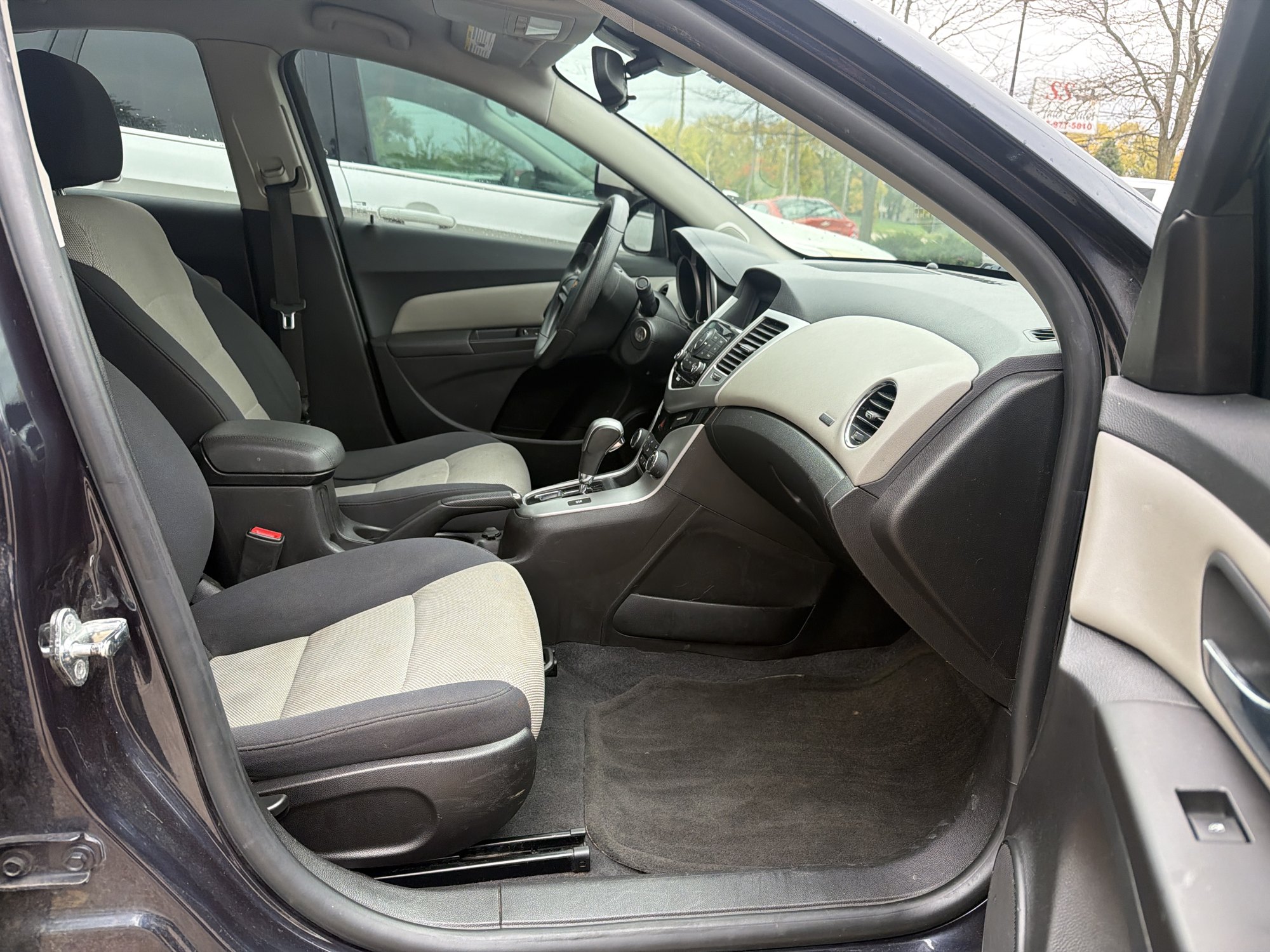Actual 2016 Chevy Cruze Limited interior